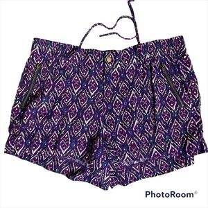 TRIBAL PRINT SHORTS Size M PURPLE